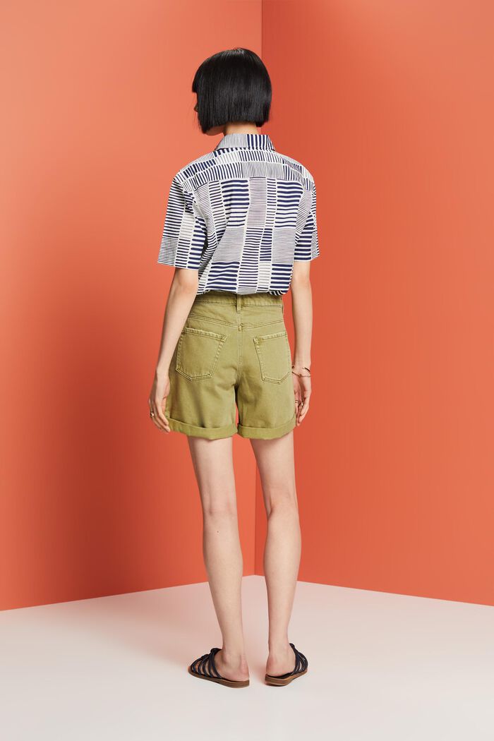 Jeansshorts mit hohem Bund und Umschlagsäumen