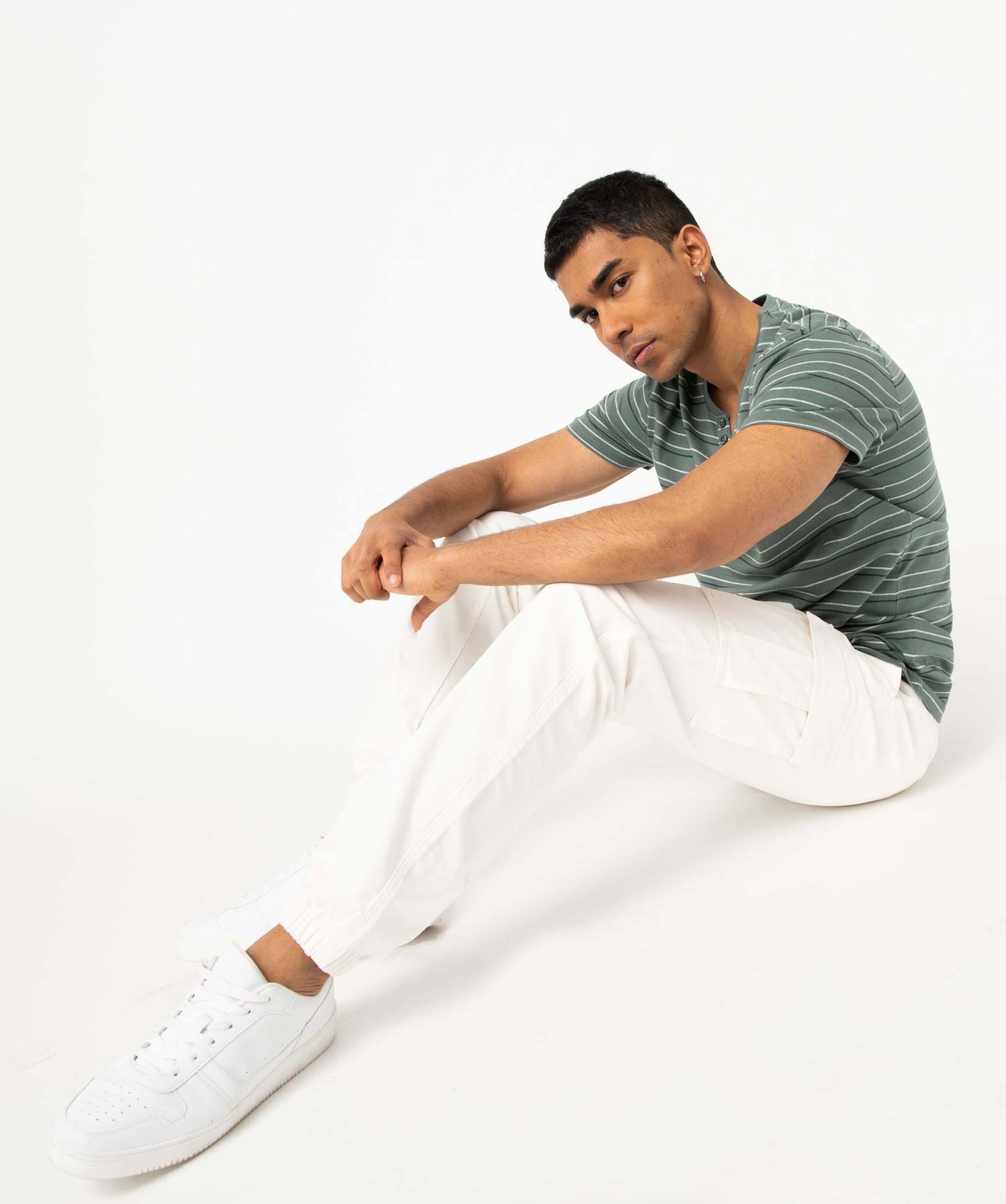 Tee-shirt homme à manches courtes, rayures et col fantaisie vert | GEMO
