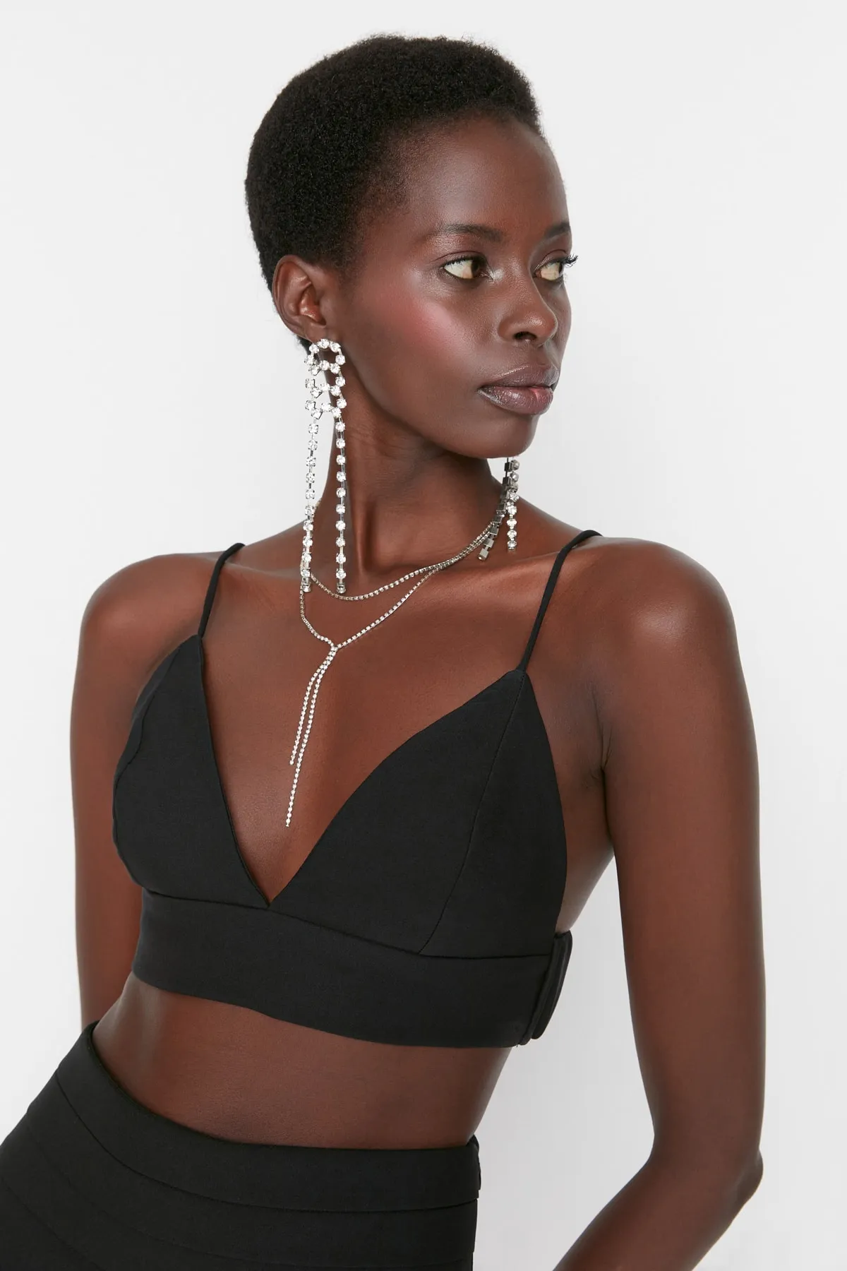 Trendyol Collection  Schwarzes, bauchfreies, gefüttertes Bustier aus Webstoff TPRAW22BS0005
