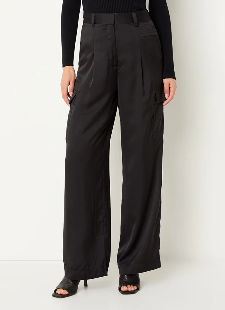 Pantaloni din satin cu talie înaltă și croială largă, cu buzunare cu clapă, de la ba&sh Cary
