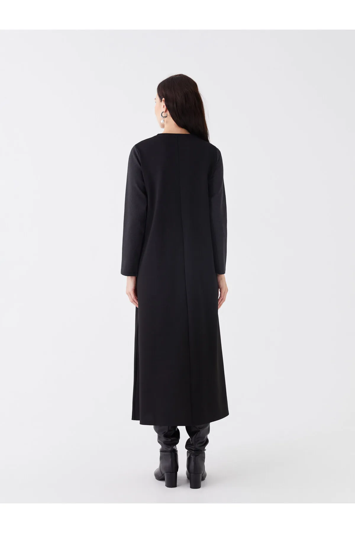 LC Waikiki  Langärmliges Damenkleid mit Rundhalsausschnitt und Farbblockdesign