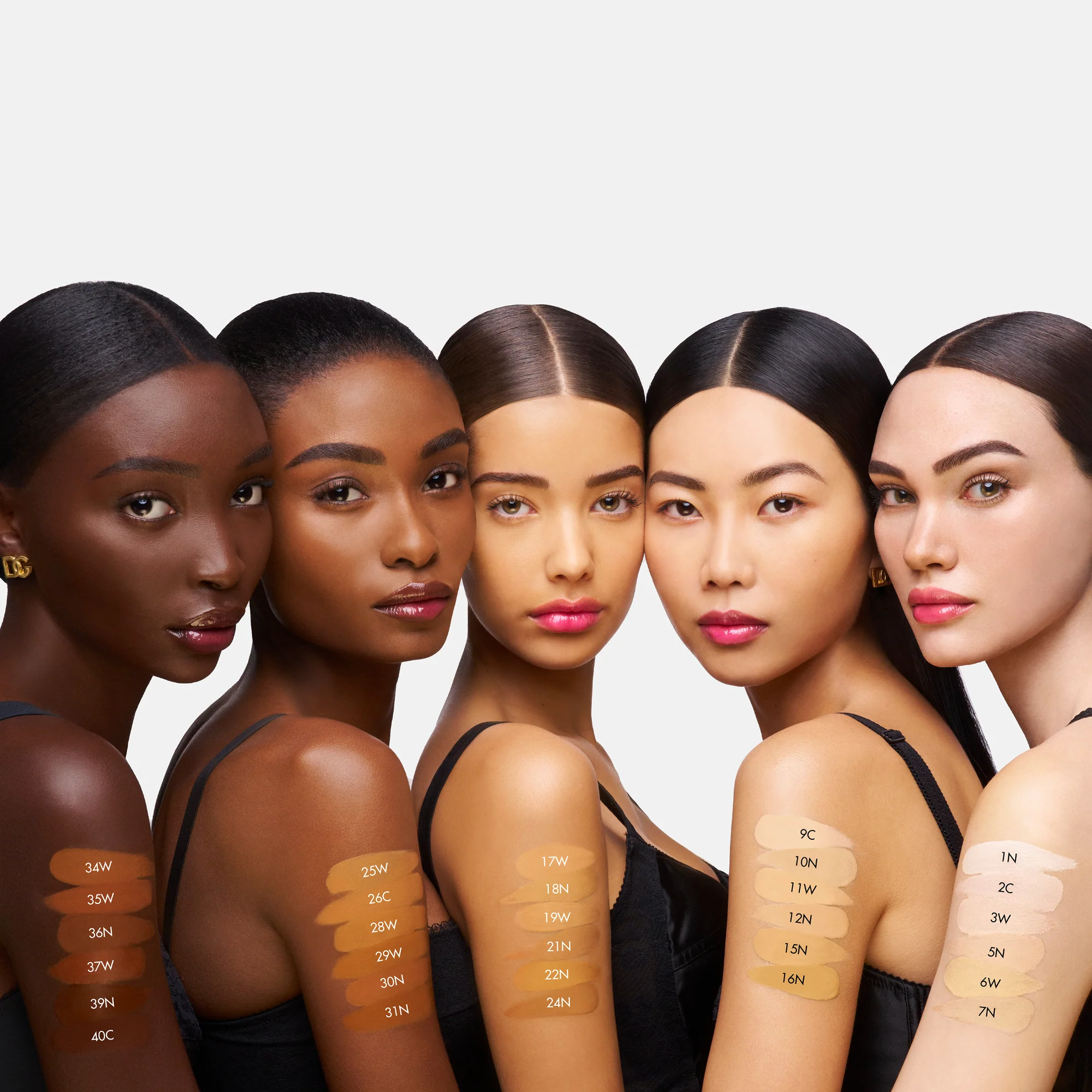 Cremă colorată hidratantă și iluminatoare pentru ten cu aromă de afine Nutri-Tint - Fond de ten lichid