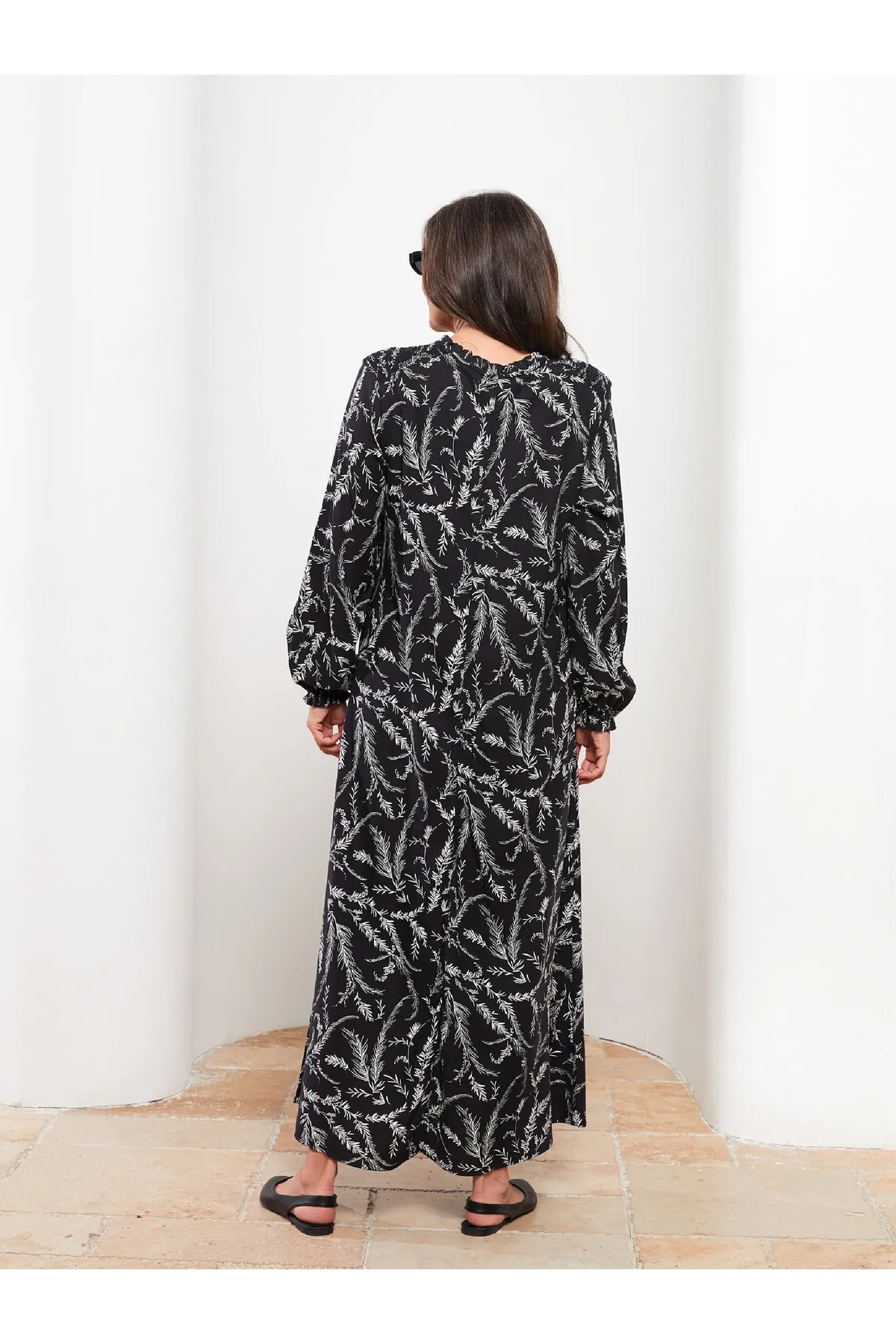 LC Waikiki  Gemustertes, langärmliges Damenkleid aus Viskose mit Bindekragen