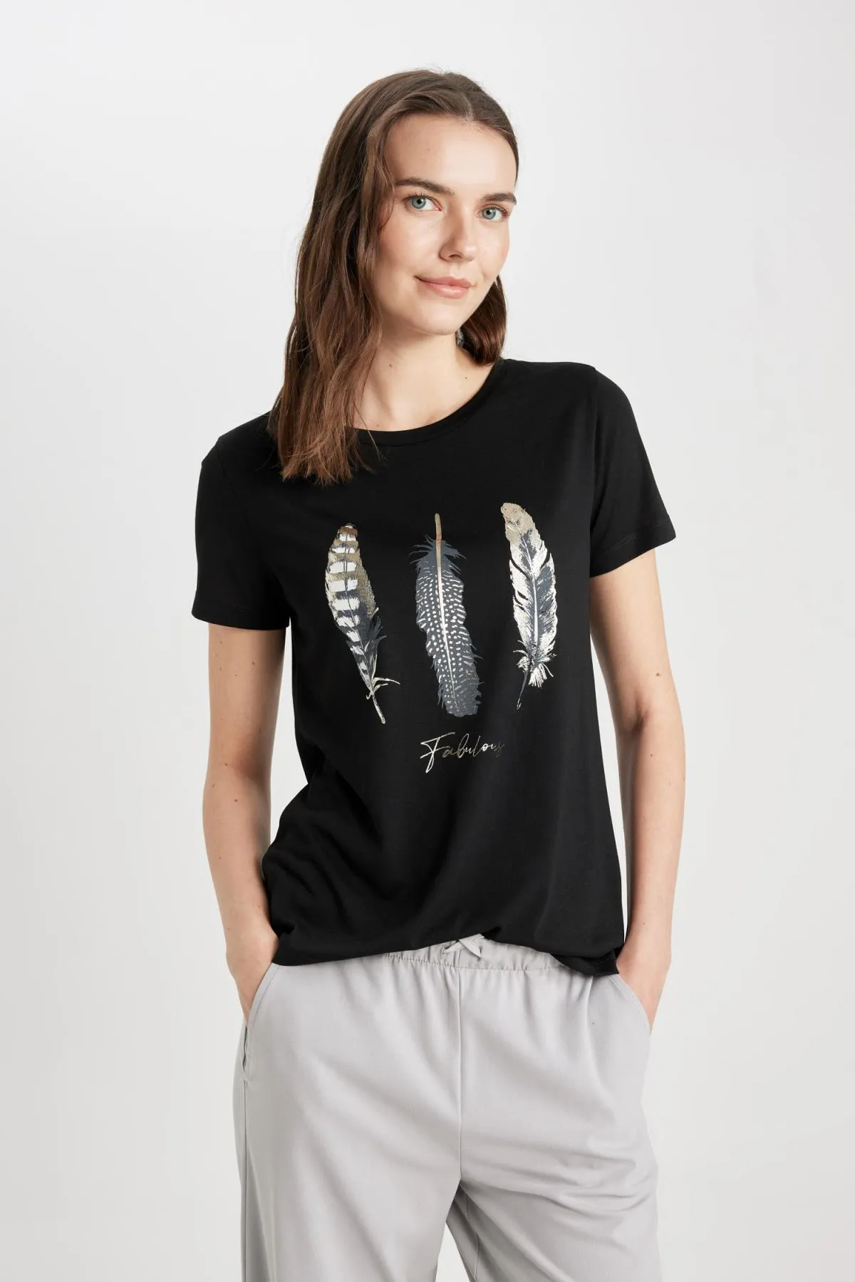 DeFacto  Bedrucktes Kurzarm-T-Shirt mit normaler Passform und Rundhalsausschnitt C2110ax24sp