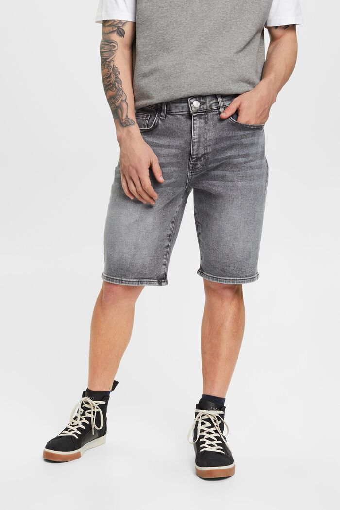 Lockere Jeansshorts in schmaler Passform