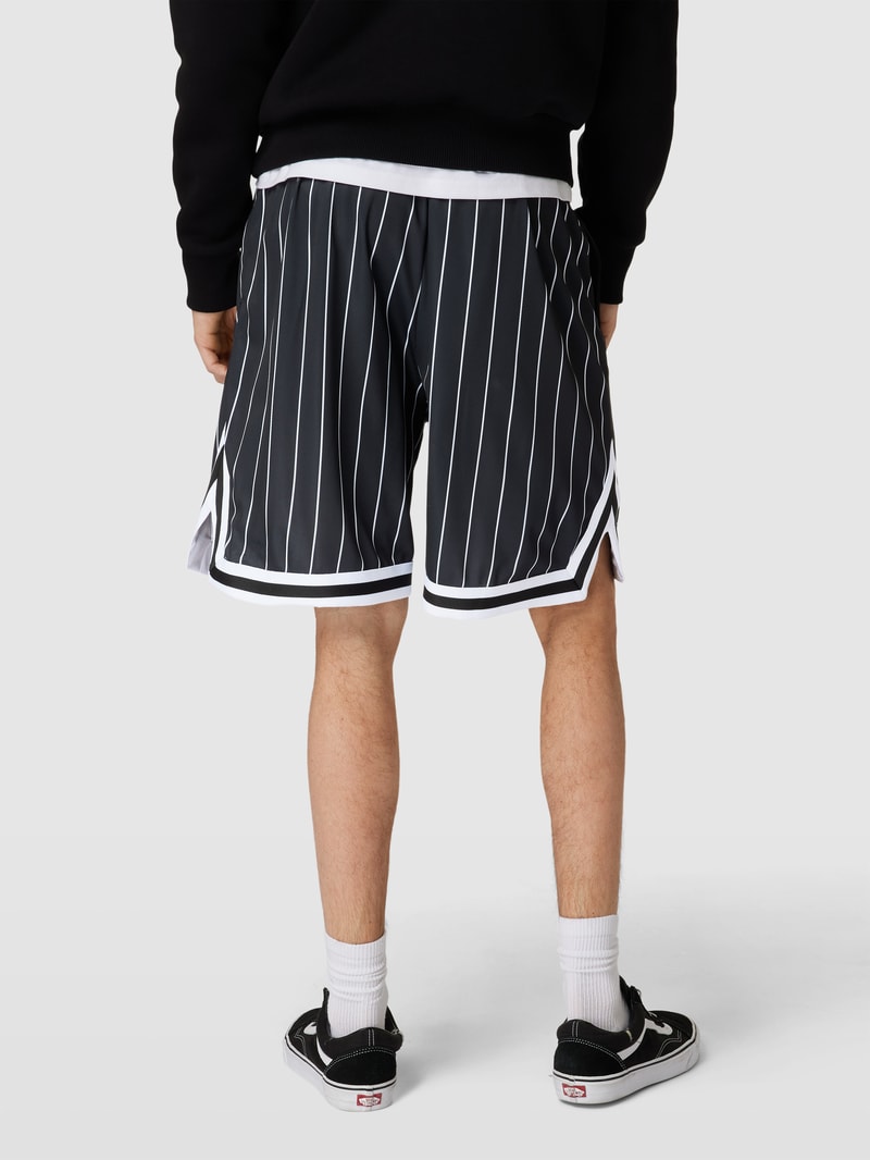 Sweatshorts mit Streifenmuster Modell 'Pipe' in black