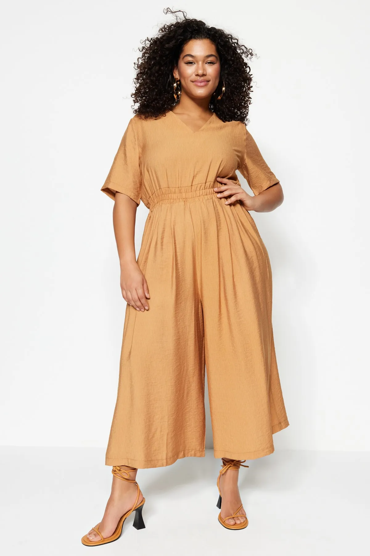 Trendyol Curve  Kamelgewebter Overall mit elastischem Bund TBSSS22BG0017