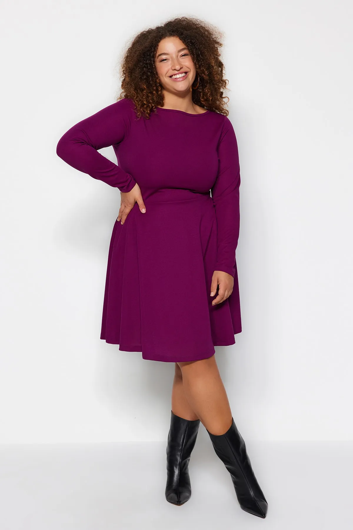 Trendyol Curve  Dunkelviolettes Mini-Strickkleid mit Taillenöffnung TBBAW24AH00061