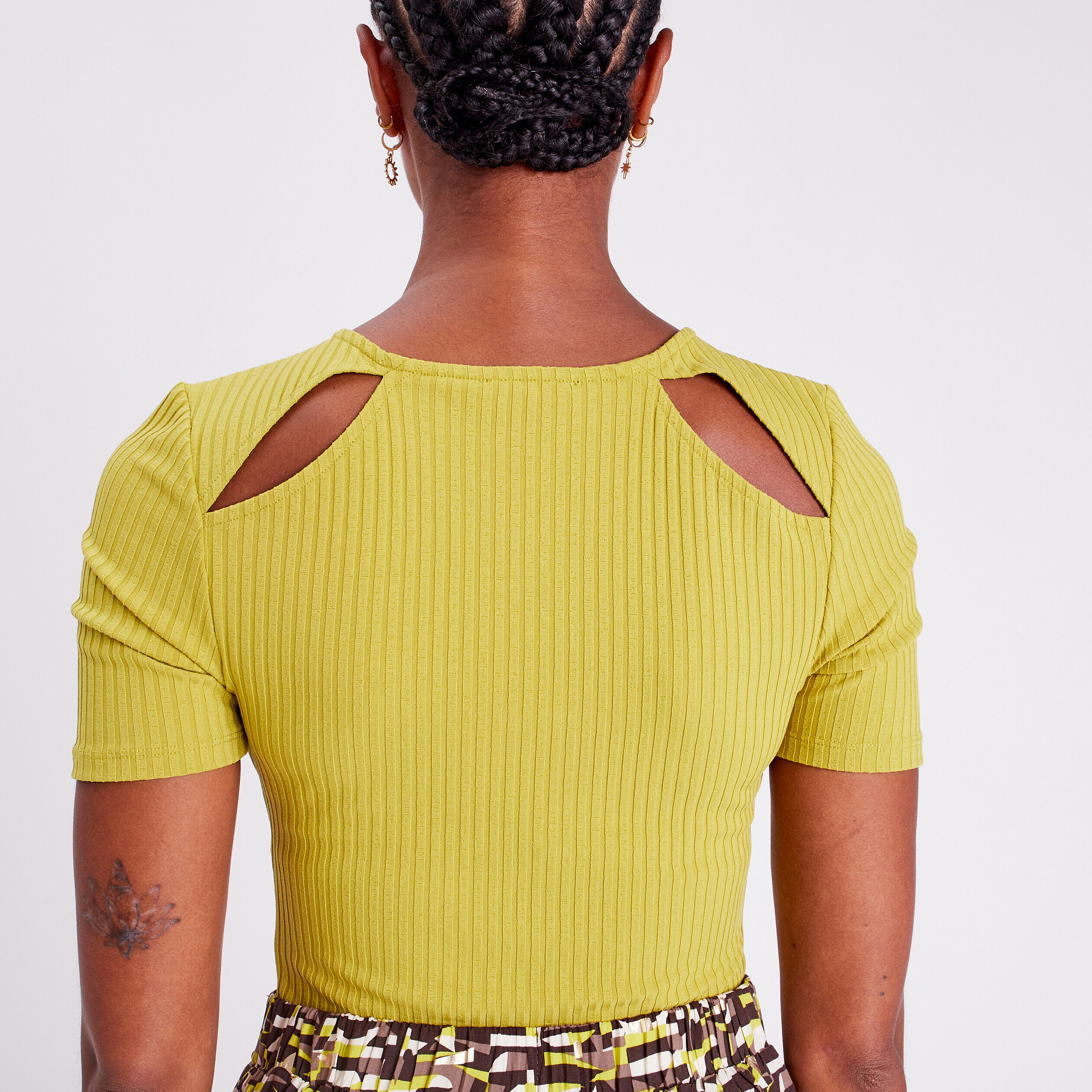T-shirt avec ouvertures vert olive femme | Cache Cache
