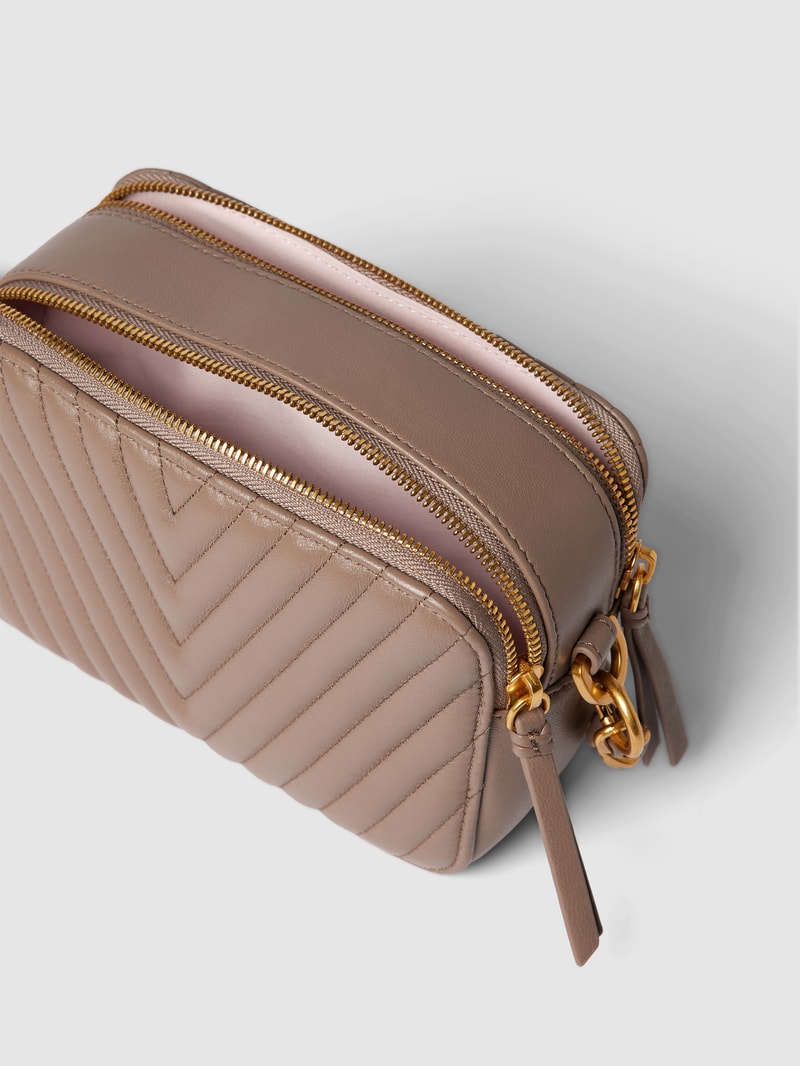 Umhängetasche mit Ziernähten Modell 'ELLA' in taupe