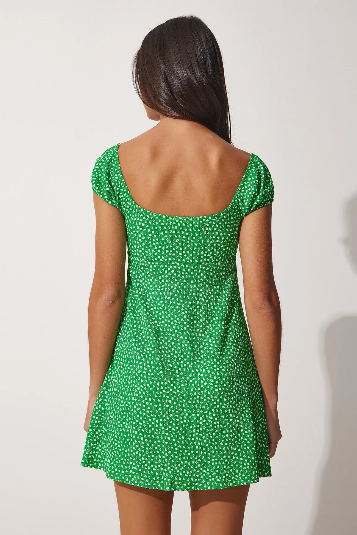 Happiness İstanbul  Grünes Mini-Strickkleid mit Blumenmuster und Rüschenkragen für Damen UB00078
