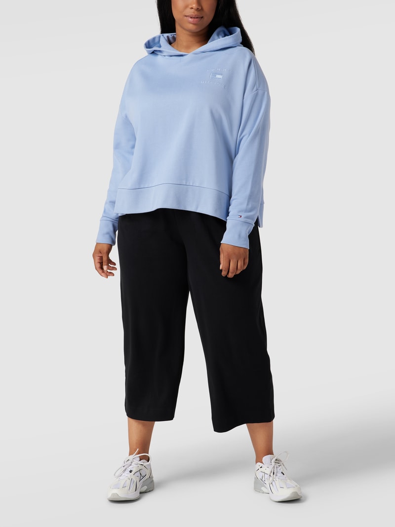 PLUS SIZE Hoodie mit Label-Stitching in hellblau
