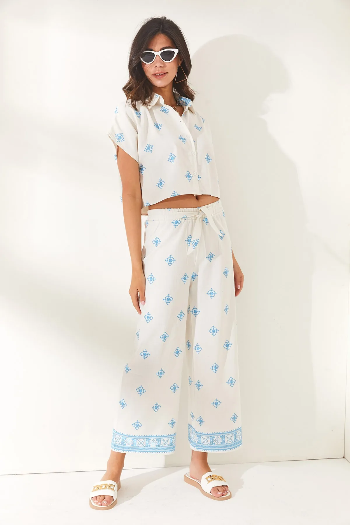 Olalook  Blaues Damen-Set aus Oberteil, Hemd und Hose aus Leinenmischung TKM-19000202