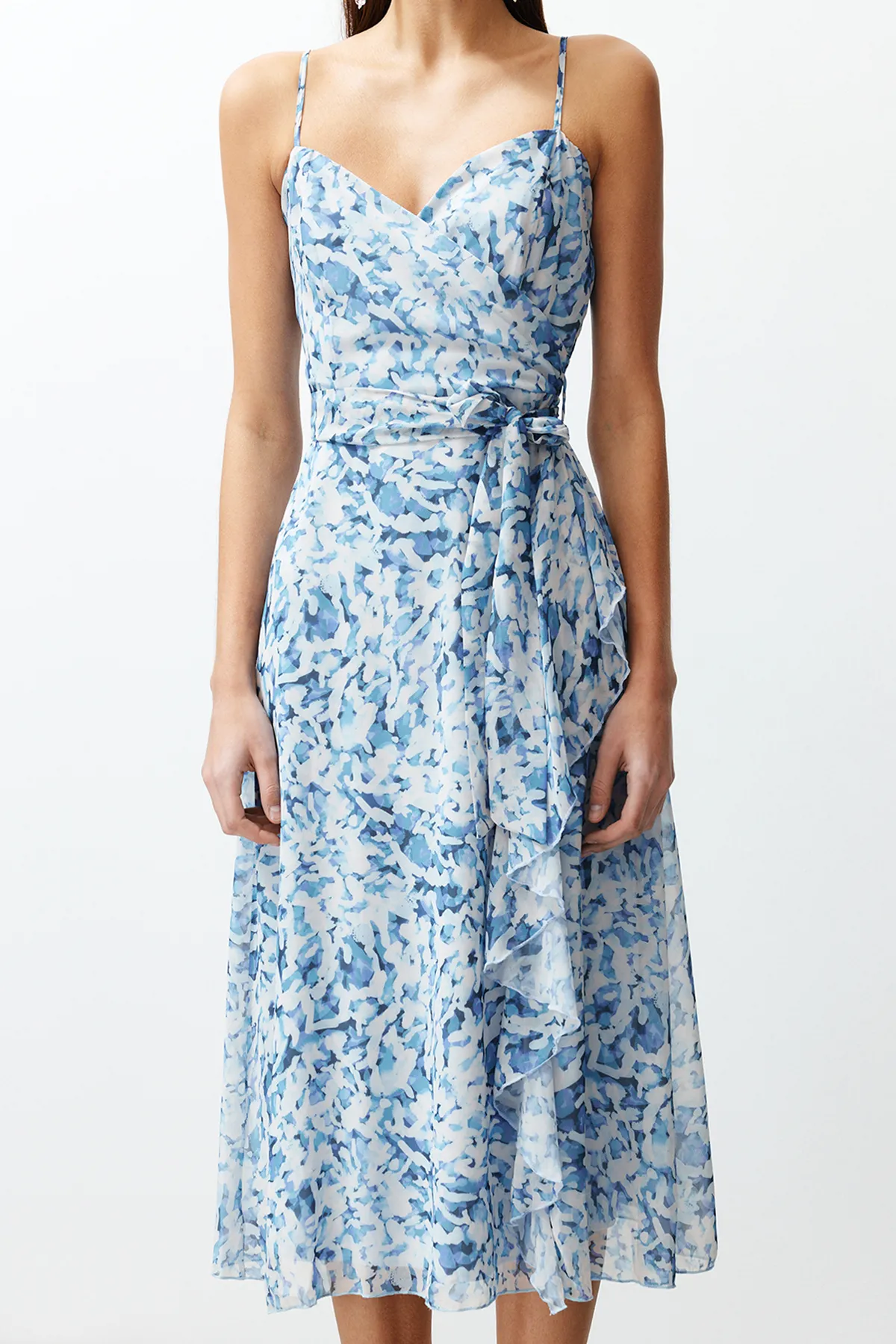 Trendyol Collection  Blauer Rock mit Tiermuster, Volants, Chiffon-gefüttertes Midi-Webkleid TWOSS24EL00536