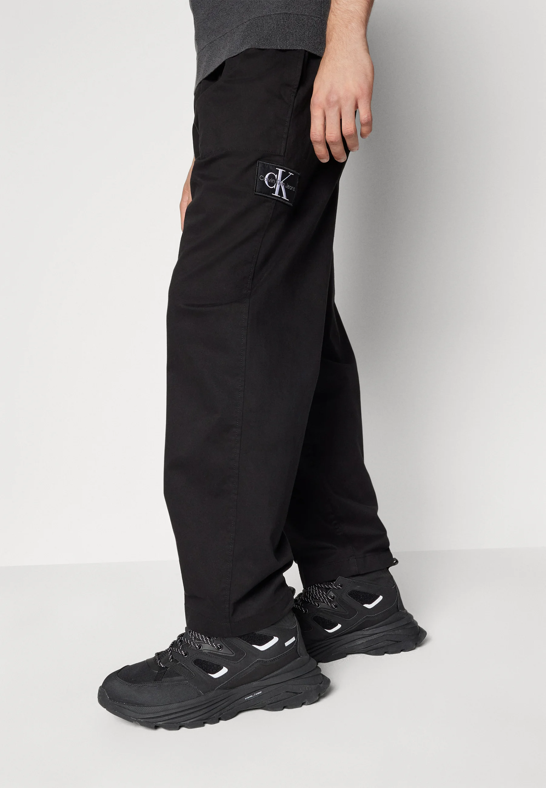 Calvin Klein Jeans BADGE TRIM PANT - Pantalones
