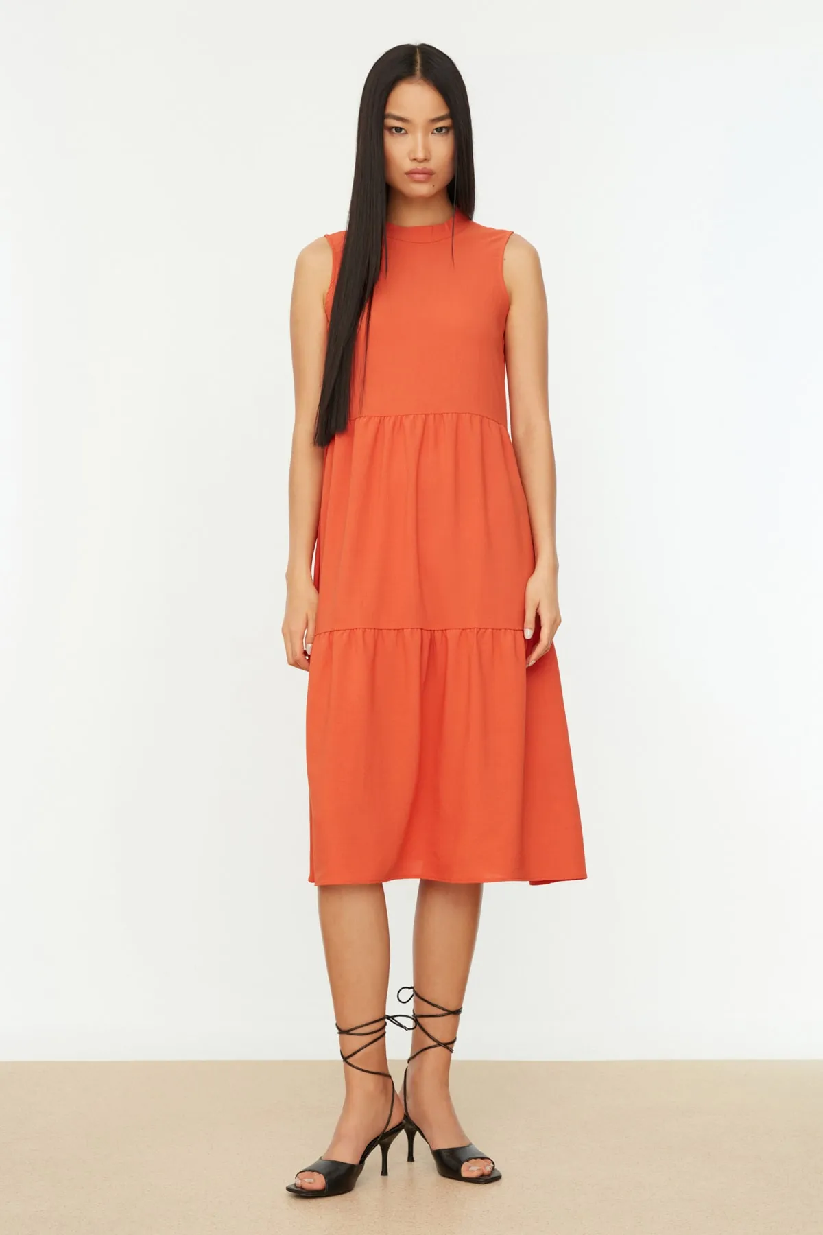 Trendyol Collection  Orangefarbenes, gerade geschnittenes Midi-Webkleid mit Stehkragen TWOSS20EL1864