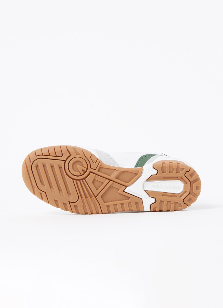 New Balance 550 -lenkkarit mokkanahkaisilla yksityiskohdilla