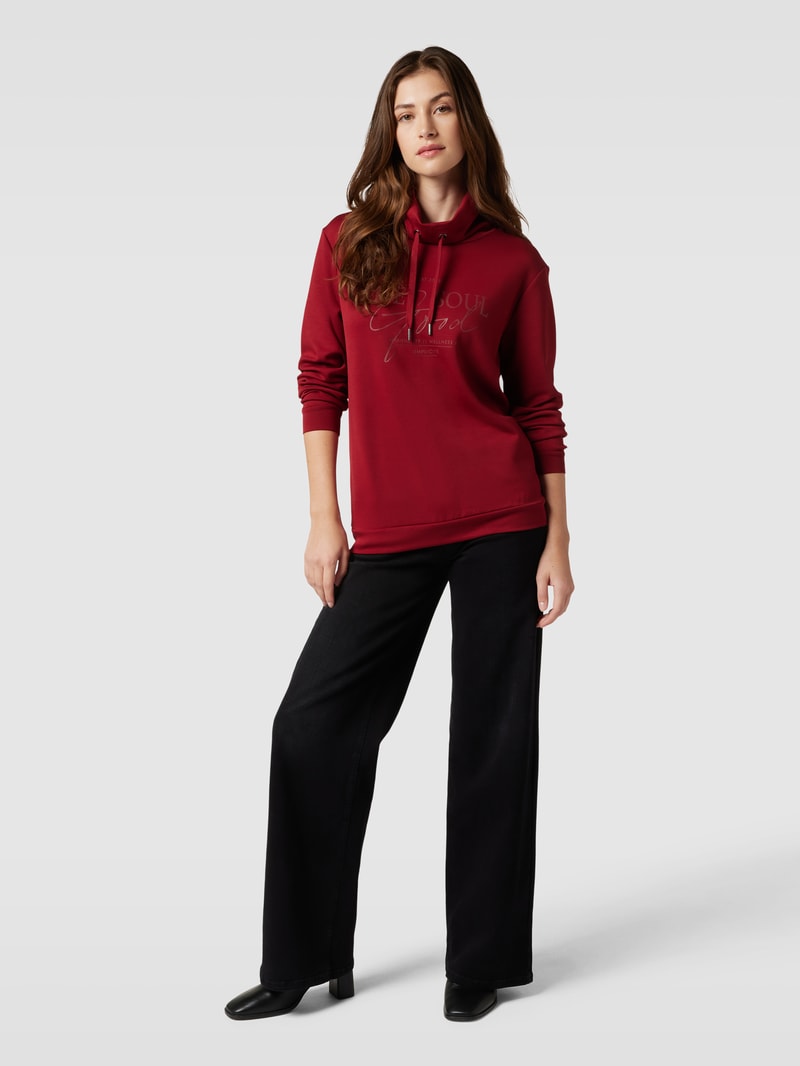 Sweatshirt mit Stehkragen und Tunnelzug Modell 'BANU' in bordeaux rot