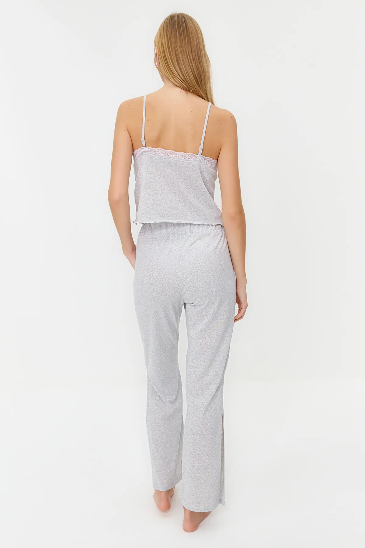 Trendyol Collection  Grau meliertes Pyjama-Set aus Baumwolle mit Taschen und Schlitzen, Seilriemen und Strickmuster THMSS24PT00005