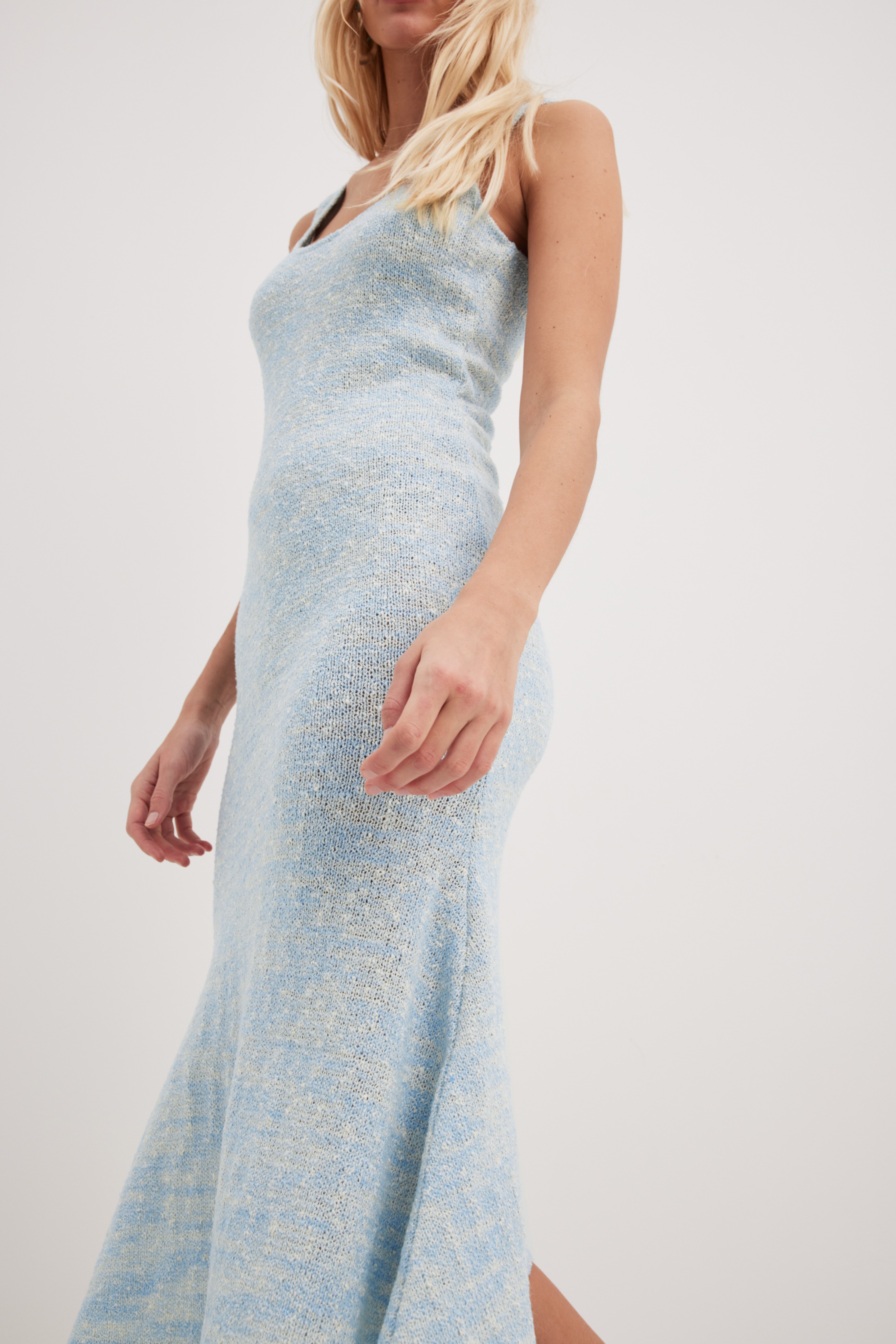 Melange-Kleid mit fließendem Rock