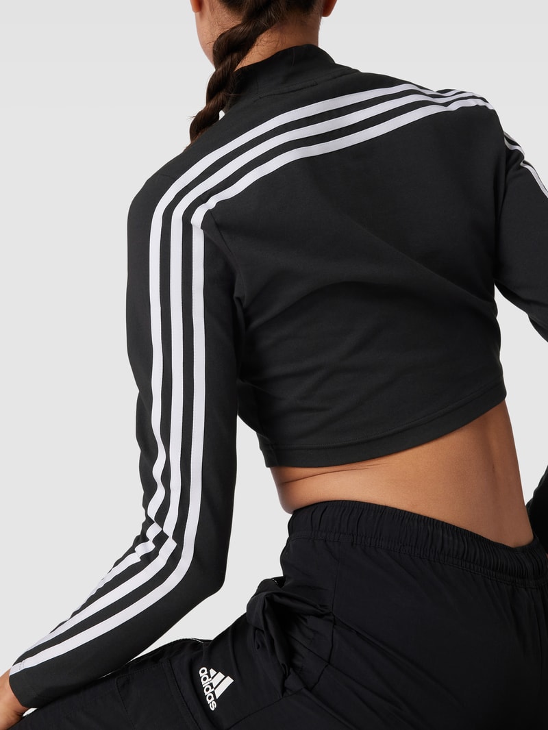 Cropped Longsleeve mit Galonstreifen in schwarz
