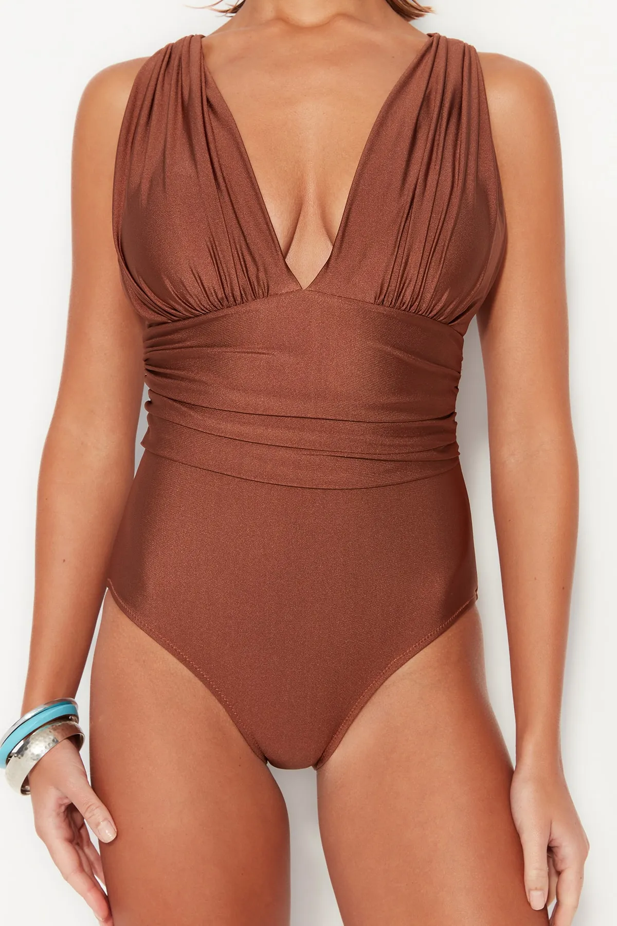 Trendyol Collection  Brauner tief ausgeschnittener, drapierter Badeanzug mit normalem Bein TBESS20MA0294