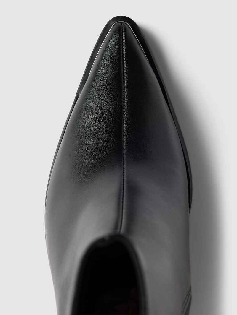 Stiefelette mit Blockabsatz in schwarz