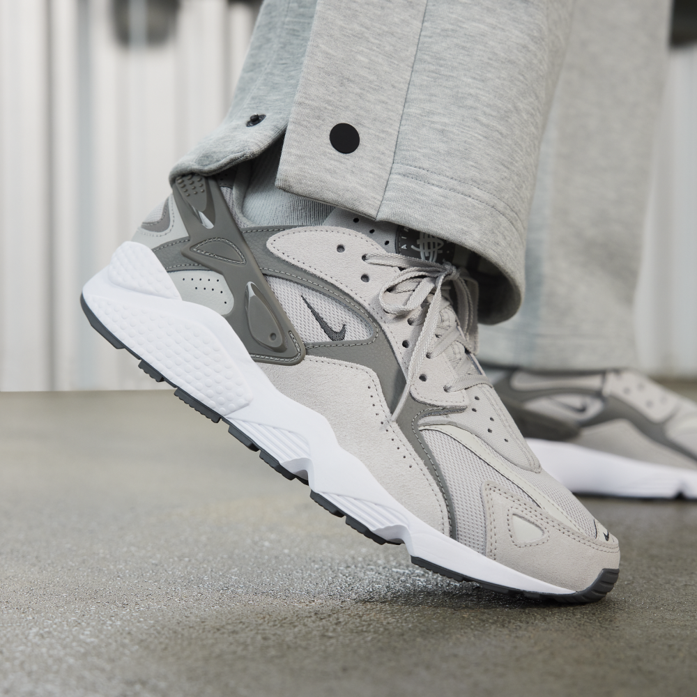 Nike Air Huarache Runner DZ3306-004 / grau