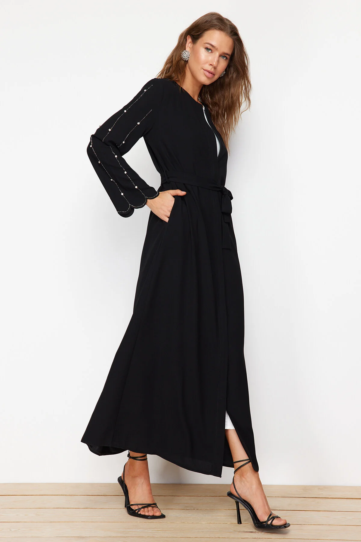 Trendyol Modest  Schwarzes Stein-Accessoire, gewebte Kappe & Ferace & Abaya TCTSS24KF00019