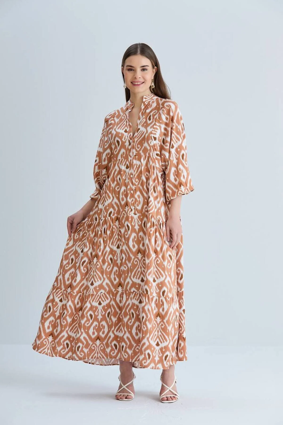 ZF BUTİK  MADDEN-KRAGEN-KNOPFMUSTER-KLEID IN OVERSIZE