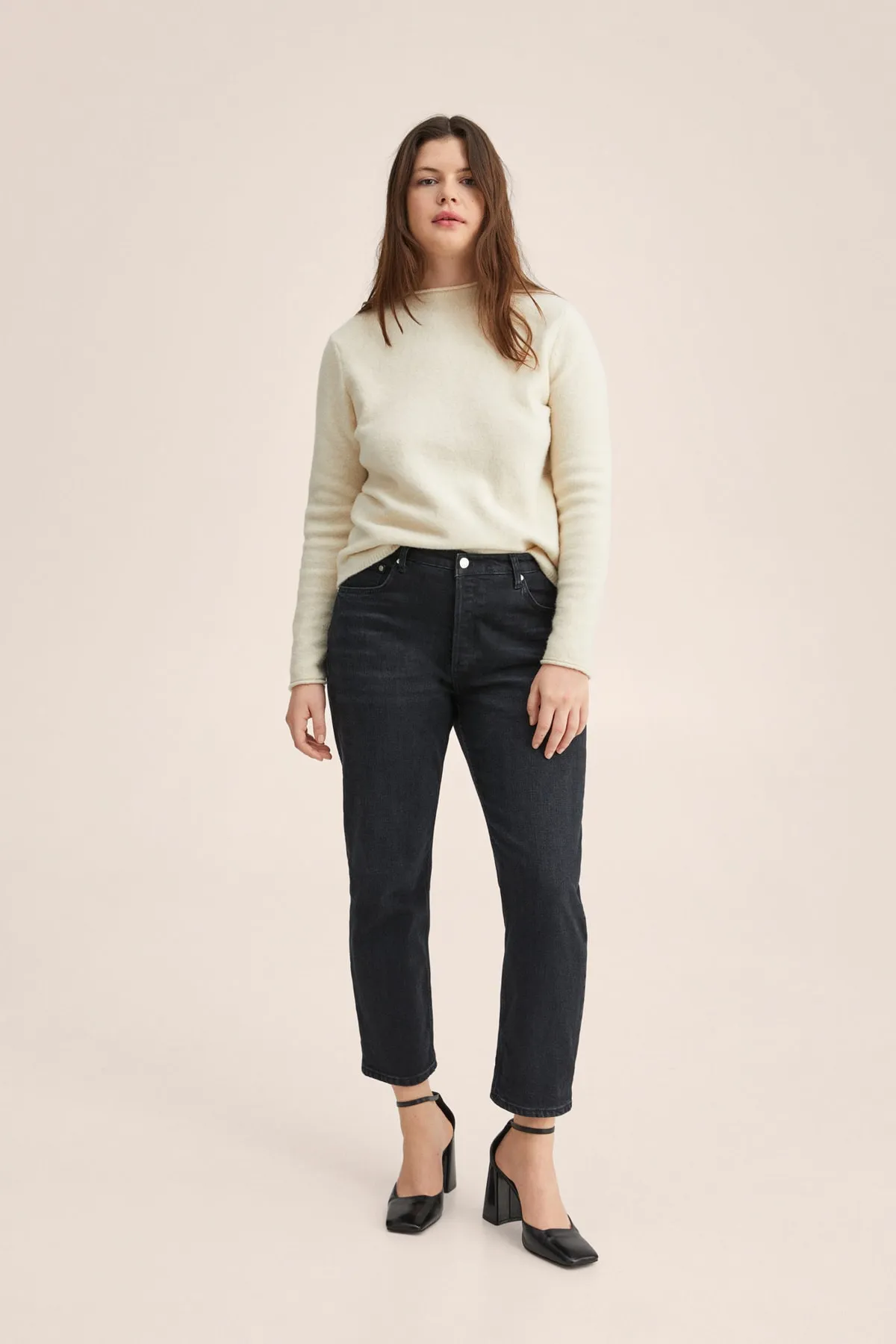 MANGO  Damenjeans aus schwarzem Denim 27091144