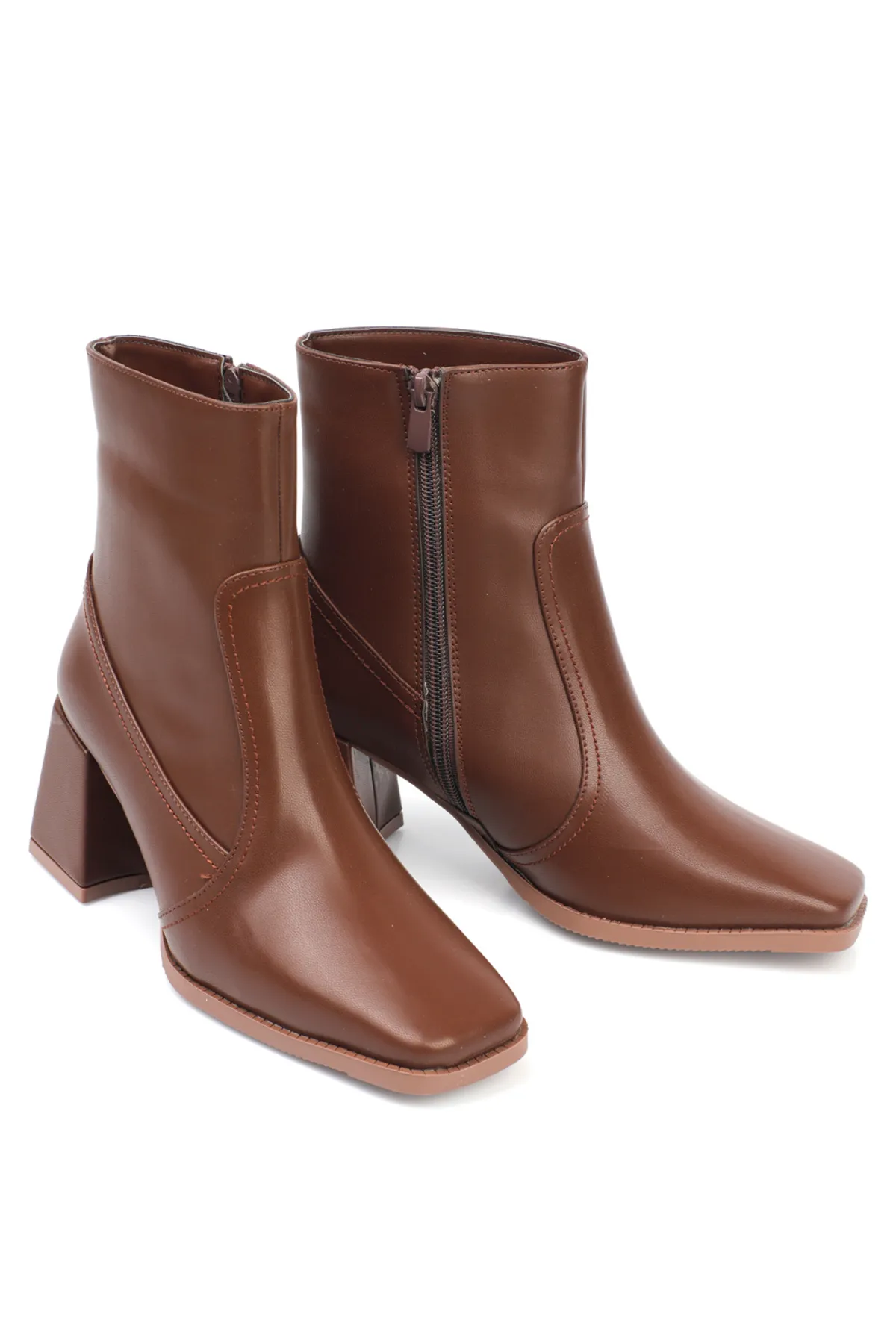 Capone Outfitters  Damenstiefel mit stumpfer Zehenpartie und seitlichem Reißverschluss