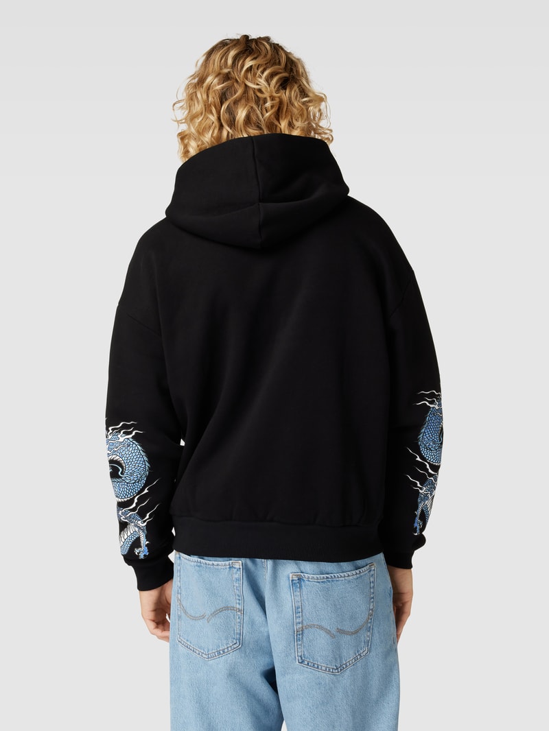 Sweatjacke mit Motiv-Print in schwarz