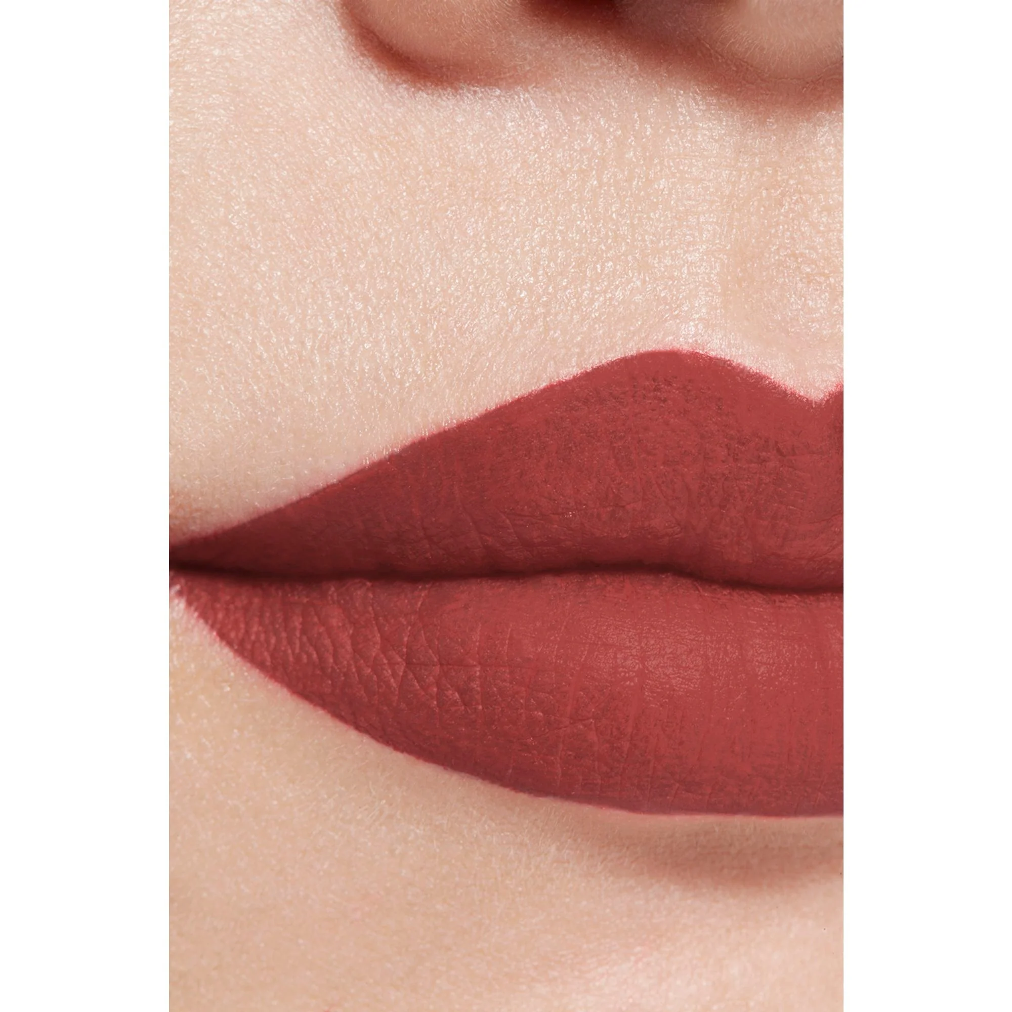 ROUGE ALLURE LIQUID VELVET - IL ROSSETTO FLUIDO OPACO INTENSO ULTRA-TENUTA