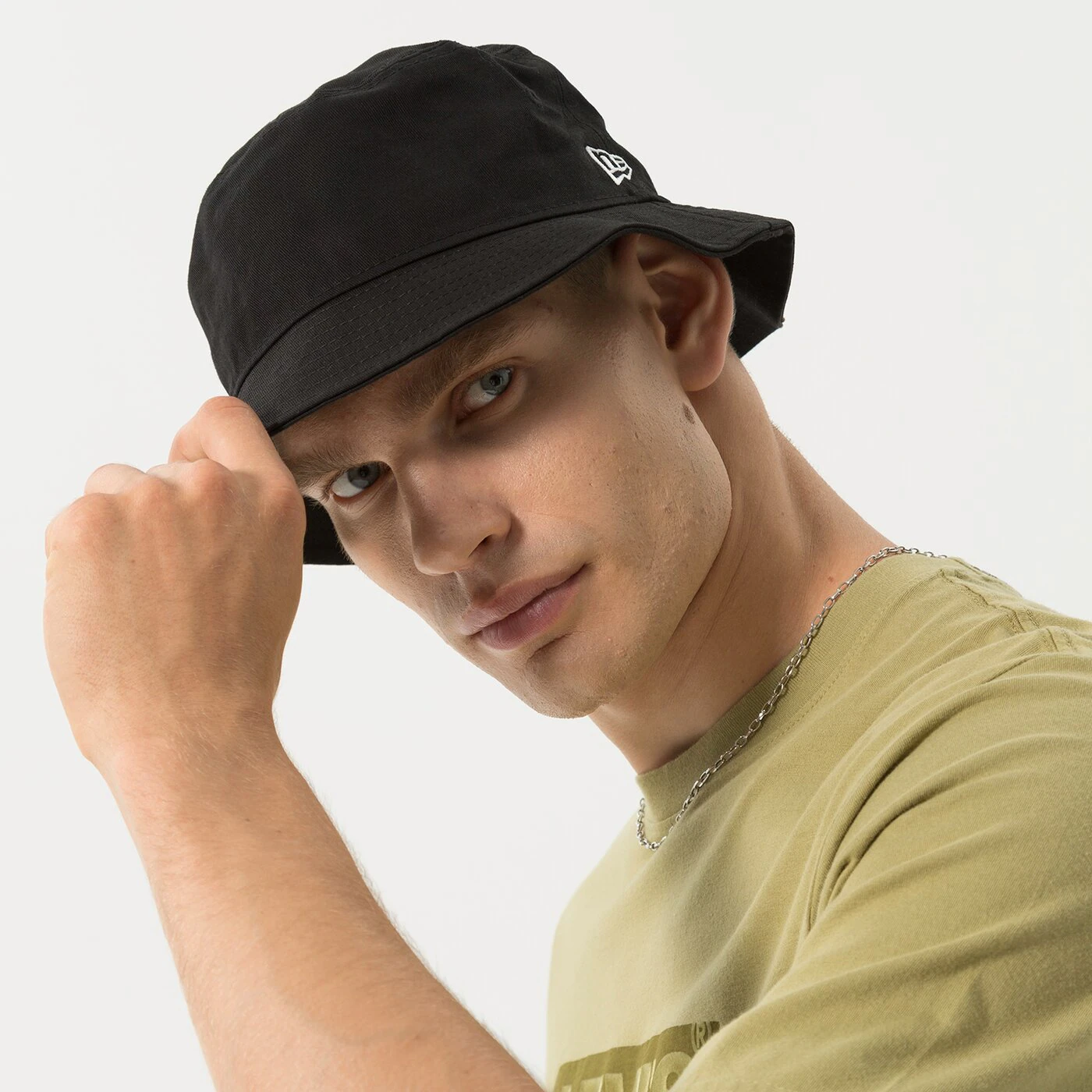 NEW ERA HUT NE ESS TAPERED BUCKET BLK NEW ERA BLK Schwarz