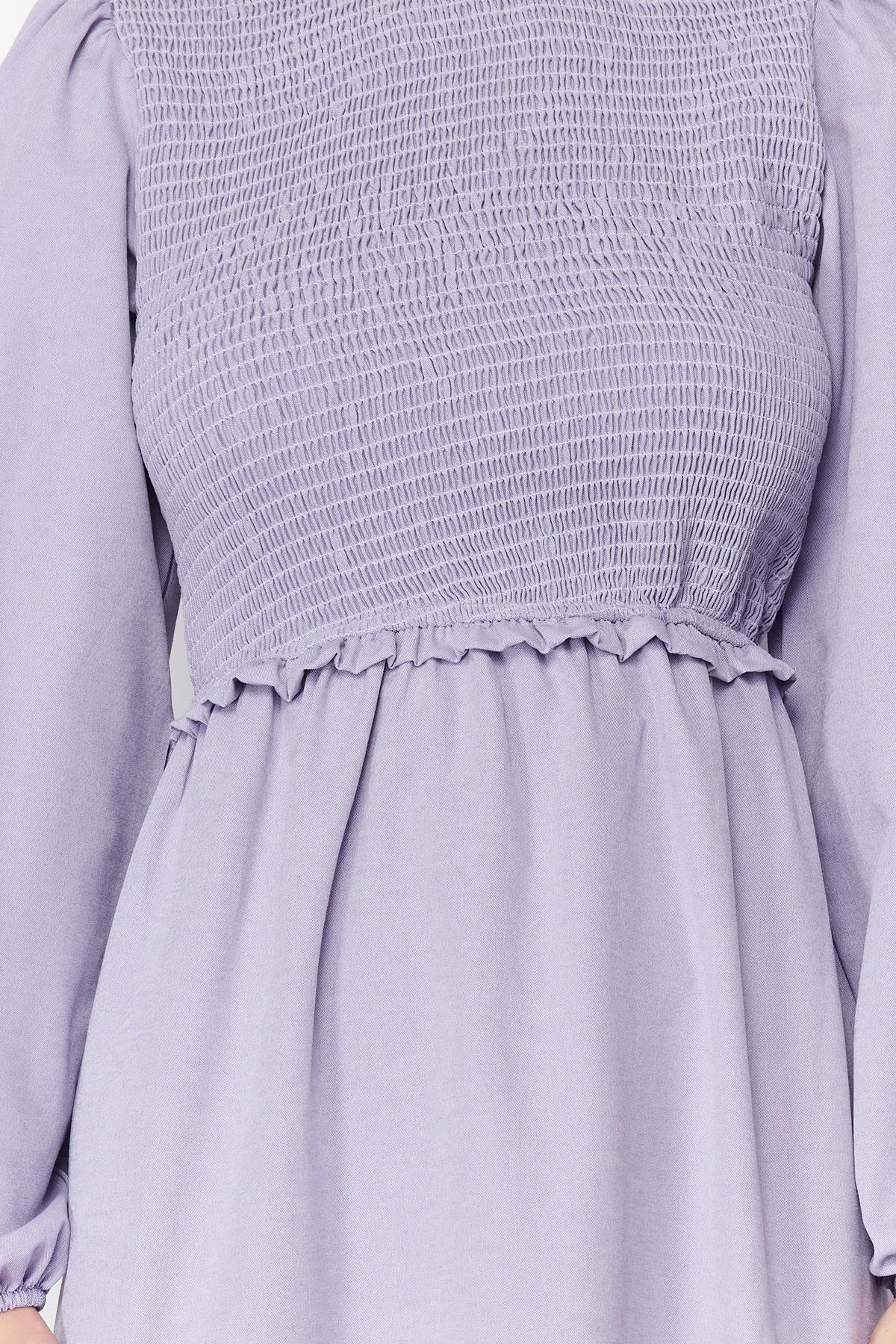 Trendyol Modest  Lilafarbenes, detailliertes Gipe-Webkleid mit Rundhalsausschnitt TCTAW22EB0109