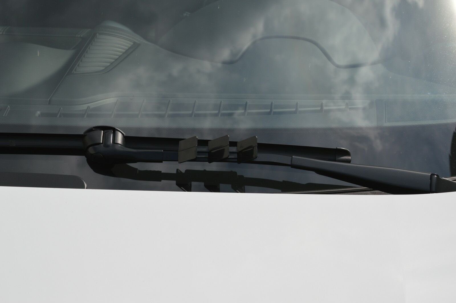 HR Autocomfort Zwei Scheibenwischer Andruckverstärker Anpressdruckverstärker Auto-Adapter