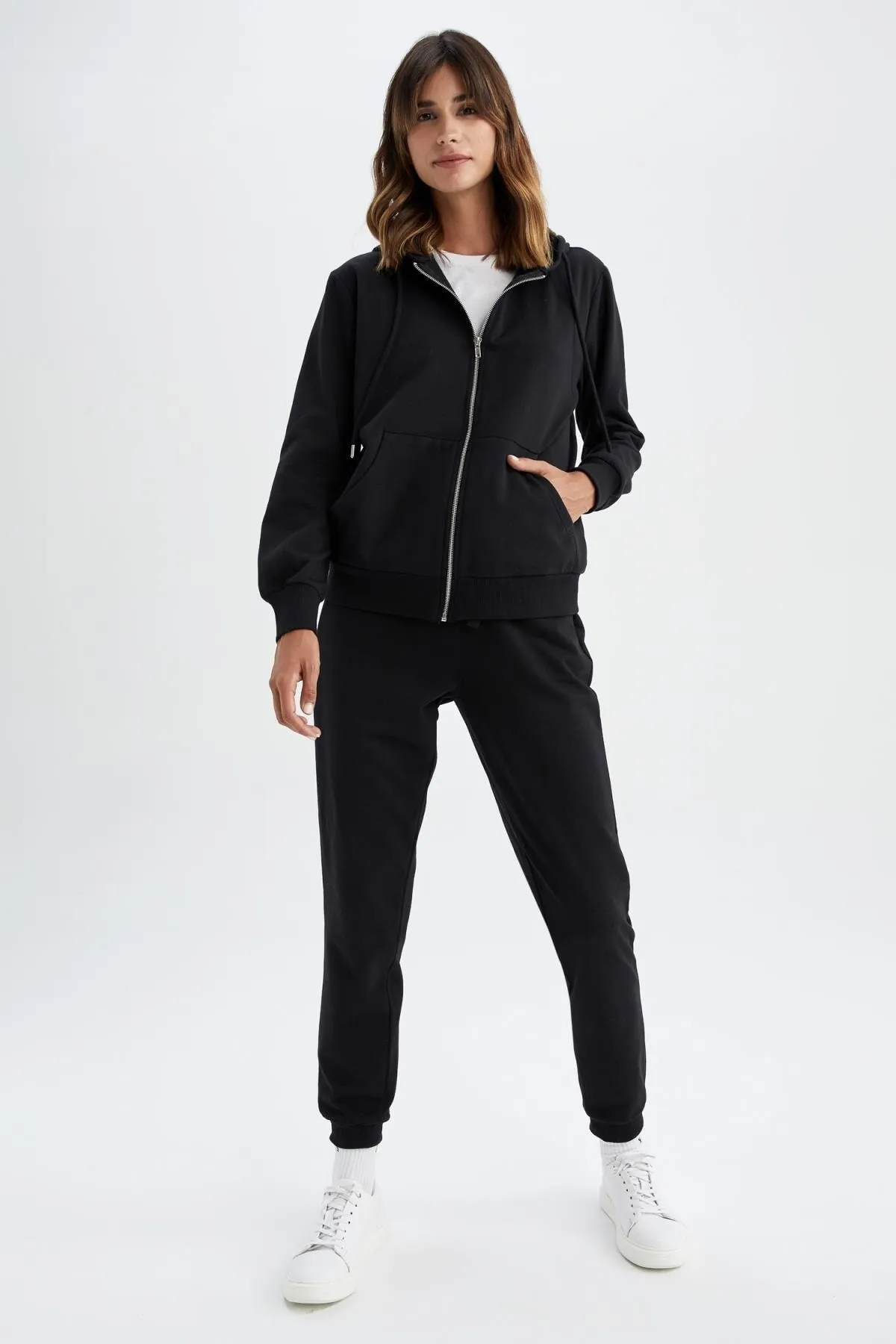 DeFacto  Normal geschnittene Basic-Jogginghose aus dünnem Sweatshirtstoff mit Taschen
