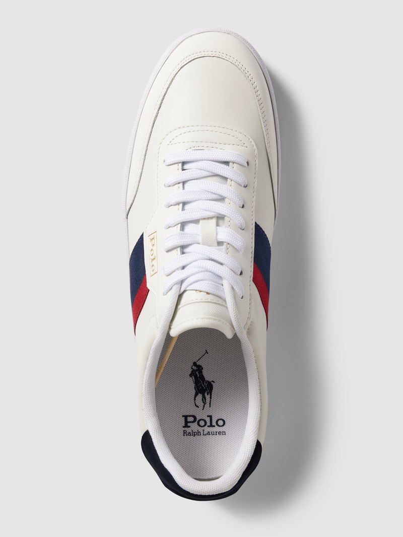 Sneaker mit Label-Details in weiß