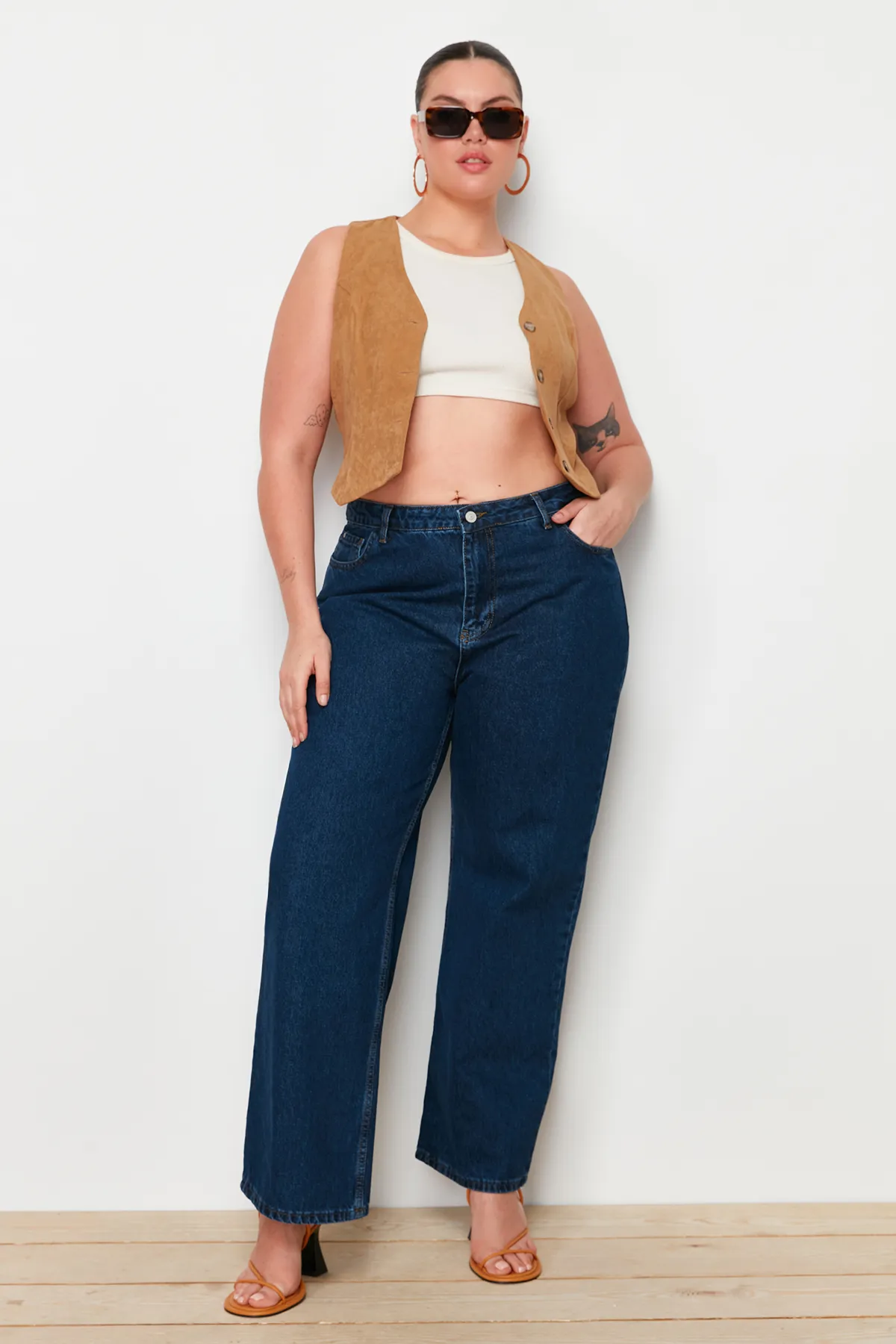 Trendyol Curve  Indigofarbene, weit geschnittene Jeans mit hoher Taille TBBAW23CJ00020