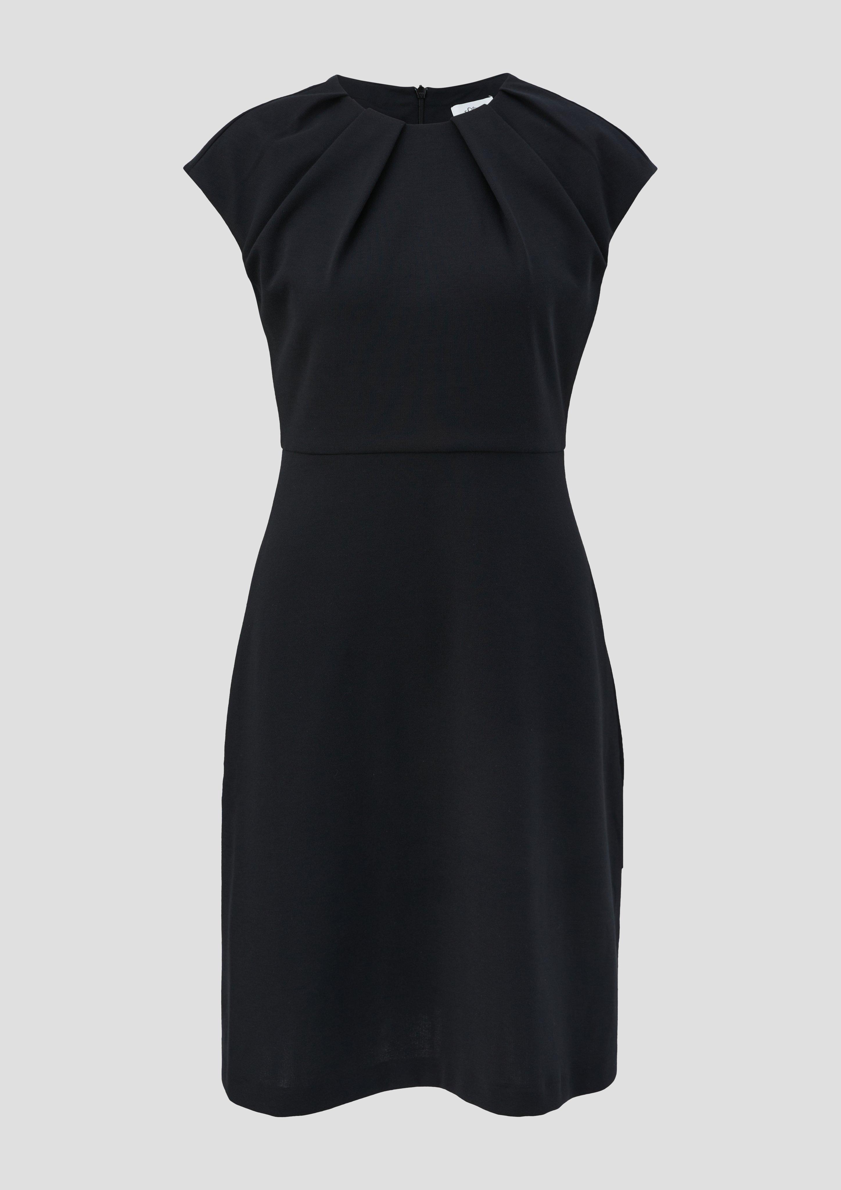 Kurzes Kleid mit plissiertem Rundhalsausschnitt  2143178-9999