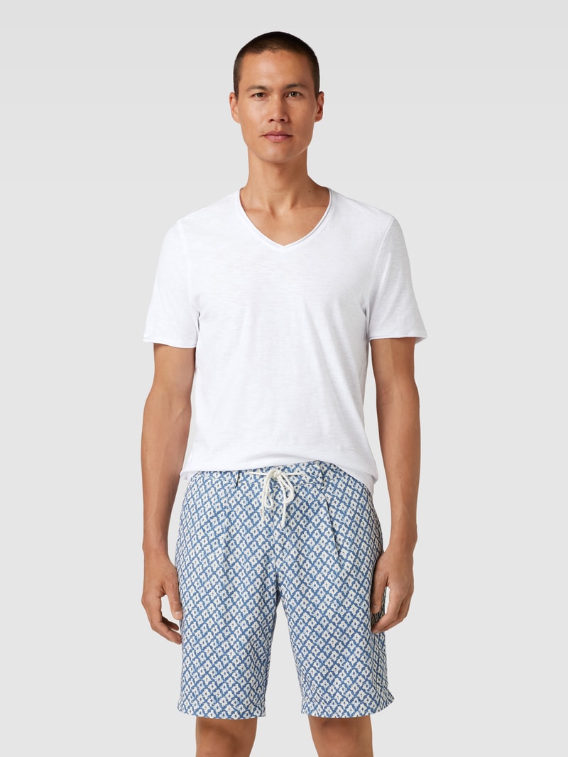 Regular Fit T-Shirt aus Baumwolle mit V-Ausschnitt in weiß