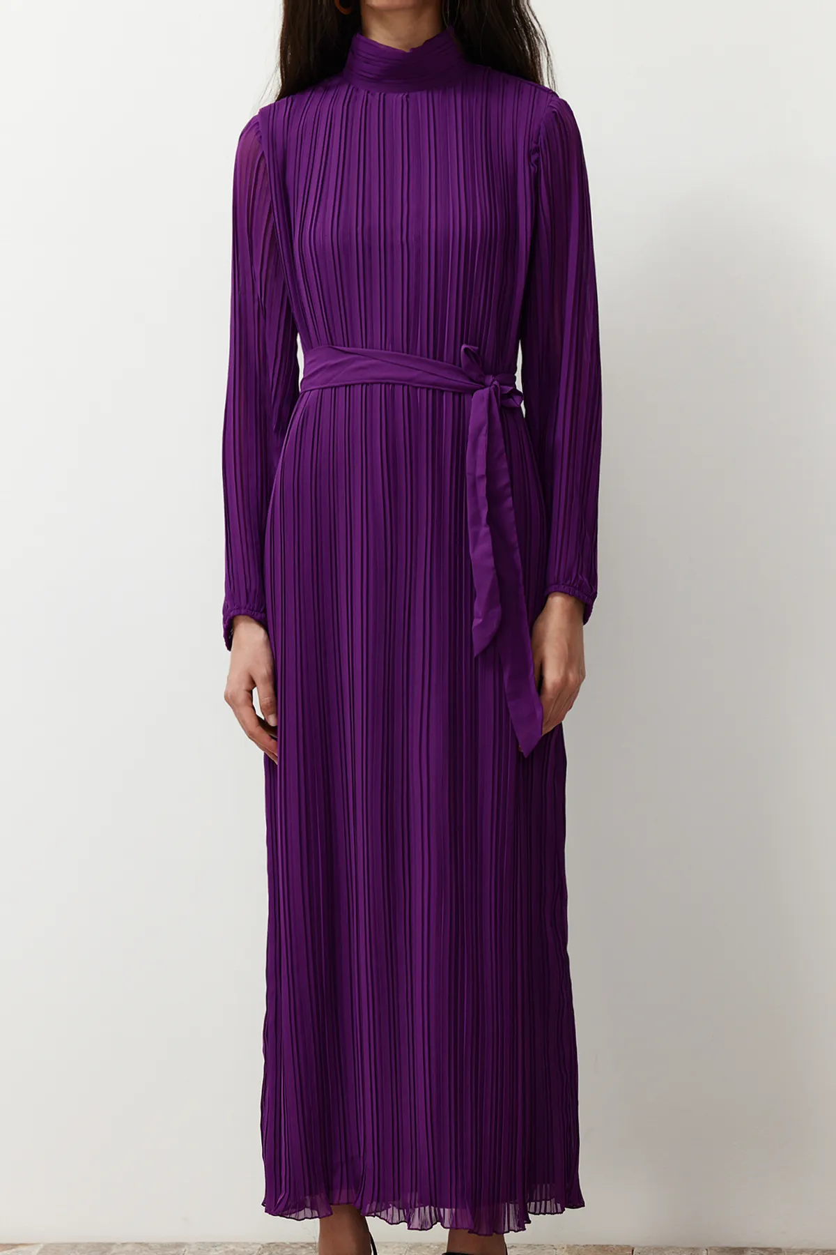 Trendyol Modest  Lila plissiertes, gewebtes, gefüttertes Chiffonkleid TCTSS24DB00040