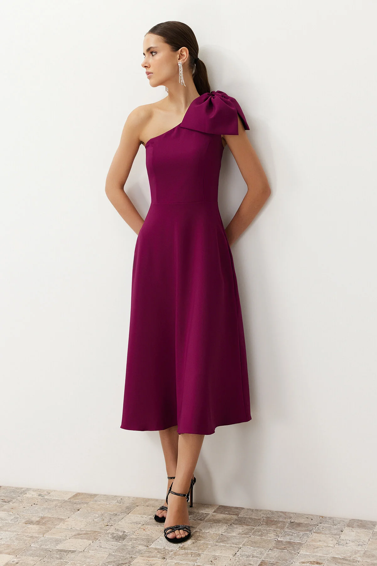 Trendyol Collection  Elegantes Abendkleid - Pflaumenfarbenes Schleifendetail