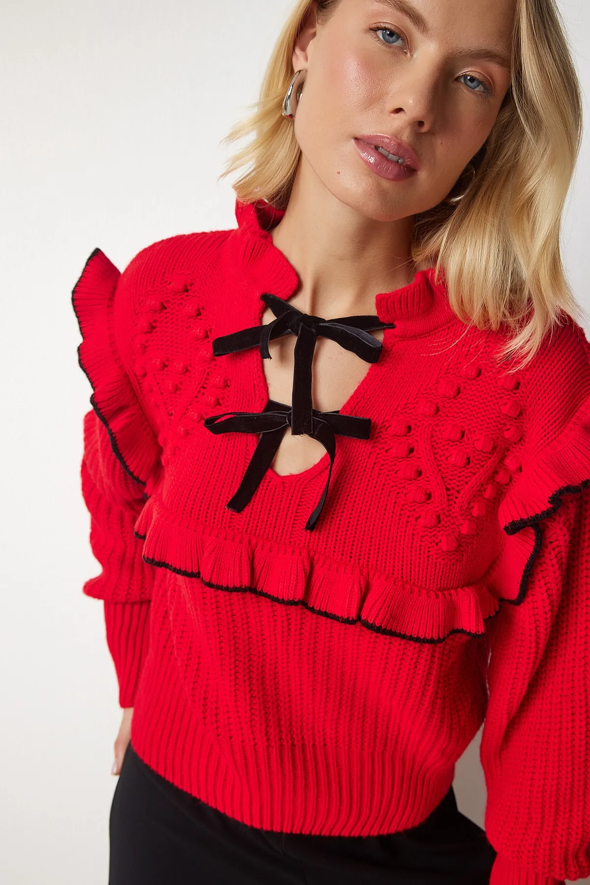 Happiness İstanbul  Roter Strickpullover mit Rüschenkragen und Schleife für Damen MT00112
