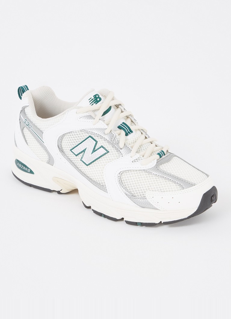 Buty sportowe New Balance 530 z siateczki ze skórzanymi detalami.