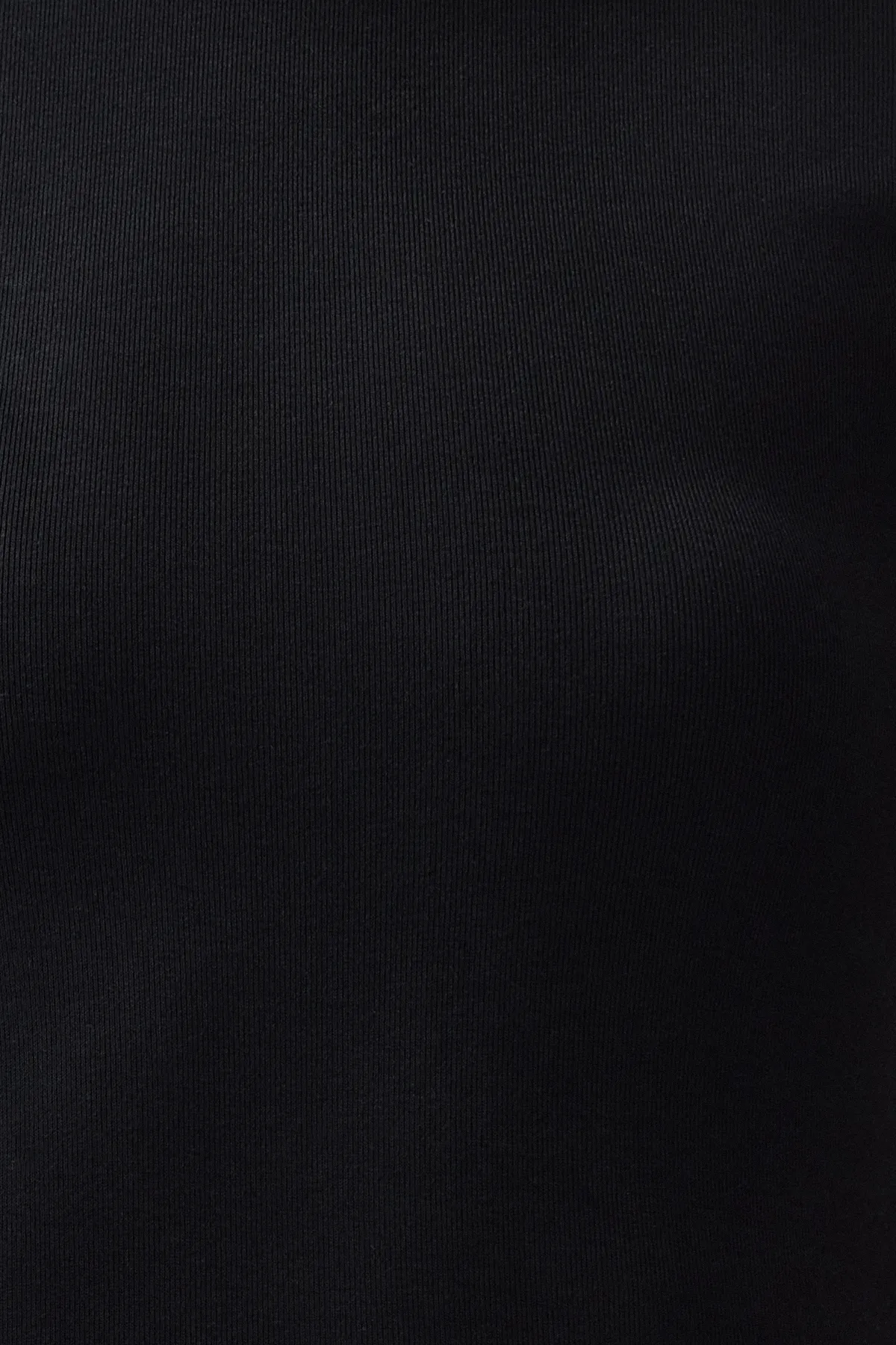 Trendyol Collection  Schwarzes, figurbetontes, flexibles Strick-T-Shirt aus Viskose/weichem Stoff mit Farbblock-Muster TWOSS24TS00063