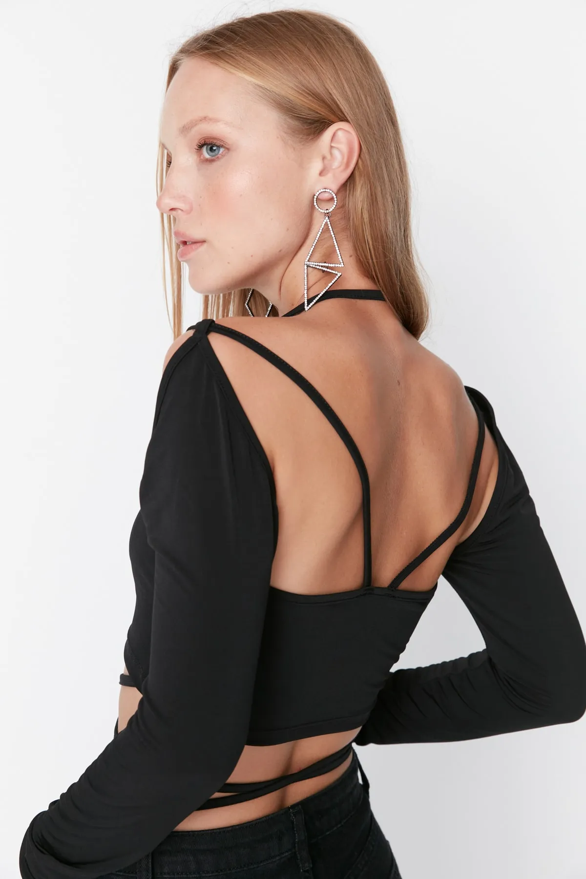 Trendyol Collection  Schwarze Bluse mit Paspeln und detaillierten Details TPRAW23BZ00028