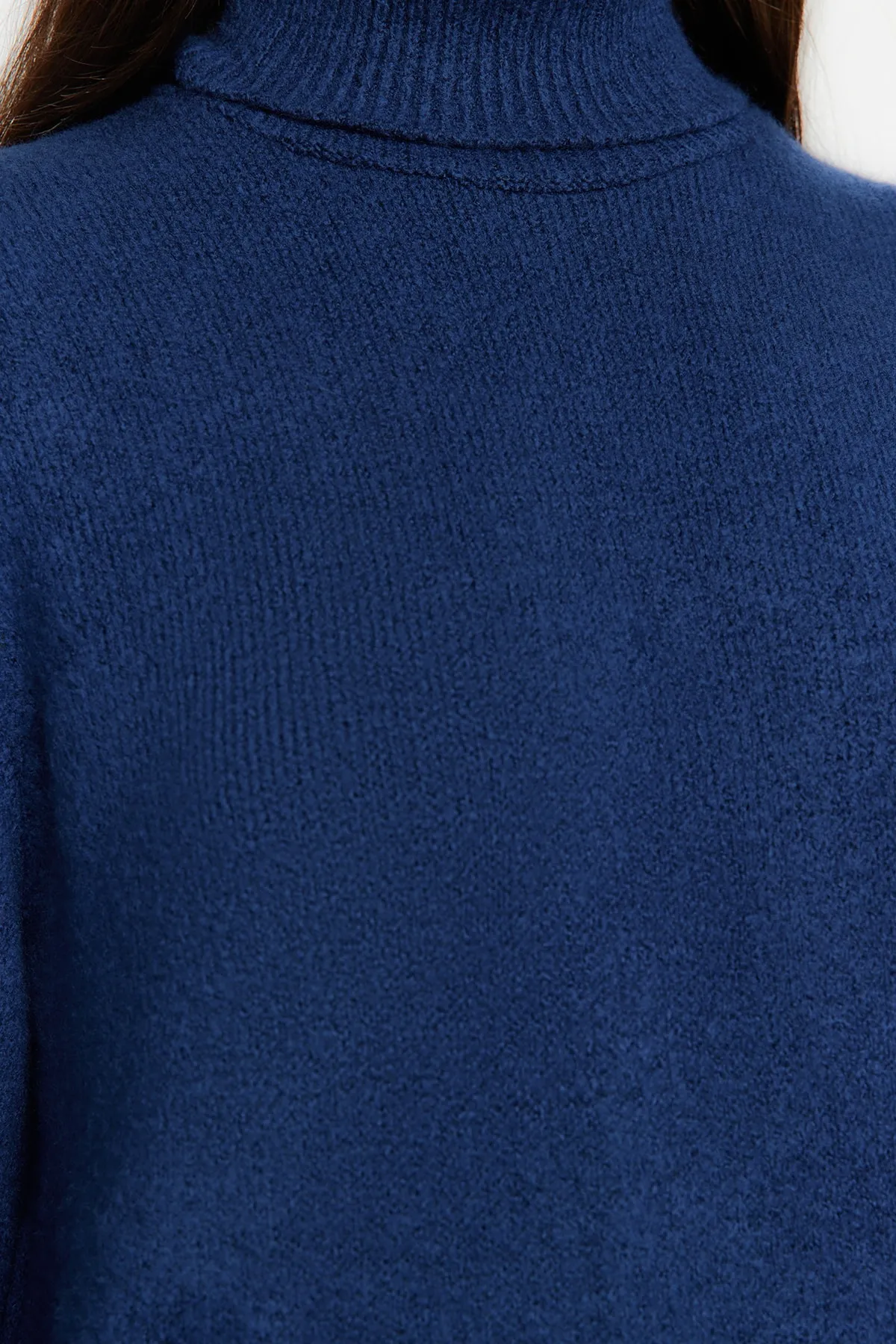 Trendyol Collection  Indigofarbenes Midi-Strickkleid mit weicher Struktur TWOAW24EL00033