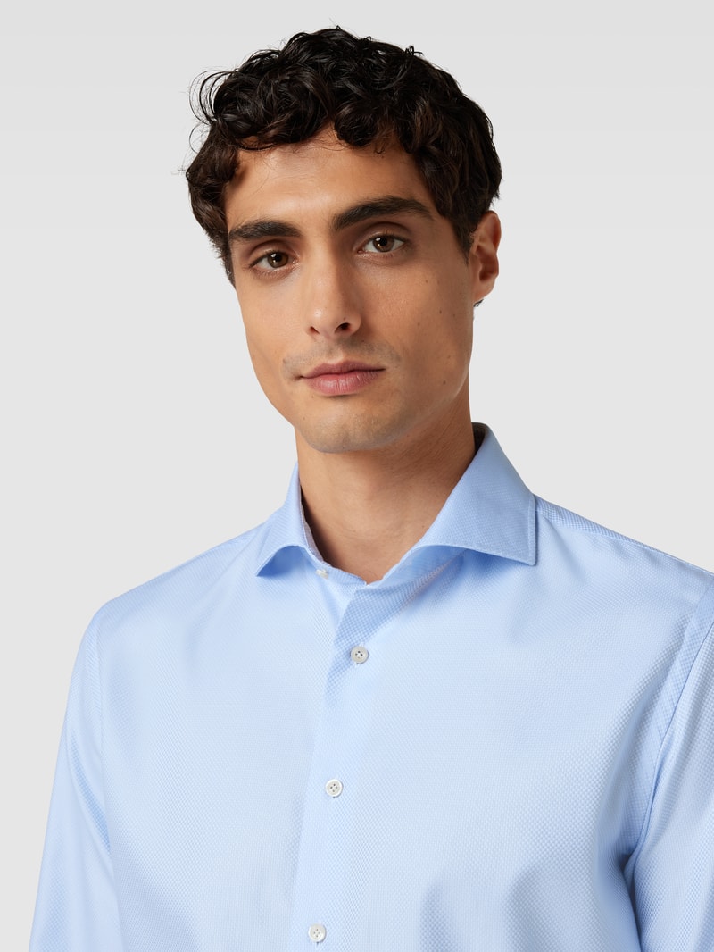 Travel Fit Business-Hemd mit Knopfleiste Modell 'Cutaway' in bleu